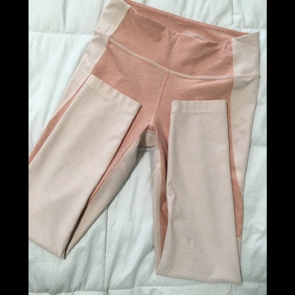 8.Outdoor Voices® 3/4 Warmup Leggings - Picture 6 of 8